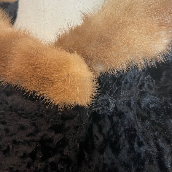 Vintage Black Cropped Evening Jacket with Mink Collar - Picture 3 of 4